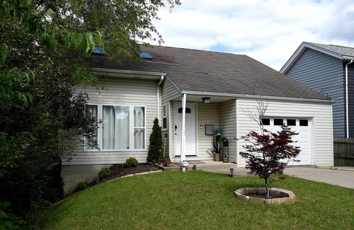 Brookline House | Pittsburgh Home w/ Deck & Grill, 5 Mi to Dtwn!