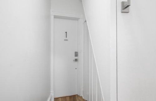 Millvale Apartment | Pittsburgh Millvale Modern and Cozy 1 Bedroom Apartment with Parking