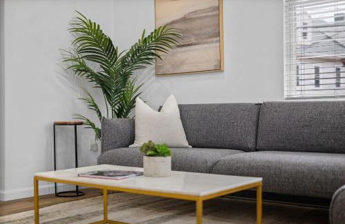 Pittsburgh Apartment | Pittsburgh Spacious and Modern Three Bedroom Apartment with Free Parking