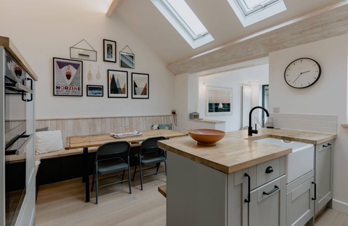 Braunton Cottage | Pixie Place - a bungalow that sleeps 5 guests in 3 bedrooms