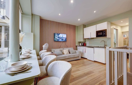 Quartier Sainte-Marguerite Apartment | Place de la Nation Cozy 2BD Duplex