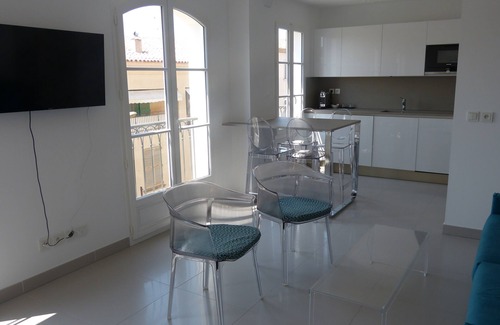 Saint-Tropez City Centre Apartment | Place of the Strings in the heart of St Tropez apartment T2 new 2/4 with parking