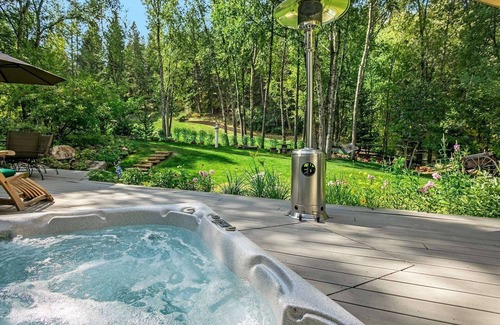 Eagle-Vail House | Plan Ahead for Fall or Winter! Treat Yourself to 5,247 Sq Ft, 3 Fireplaces & Private HotTub To Relax