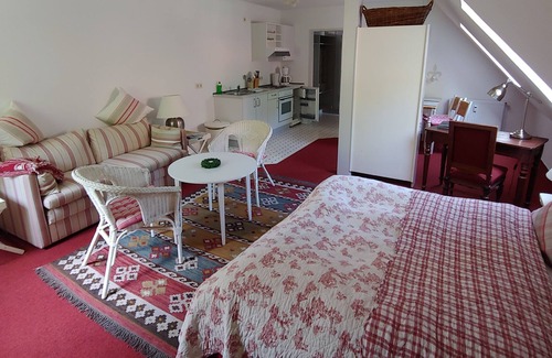 Barkelsby Apartment | Plane tree apartment at Gut Hohenstein