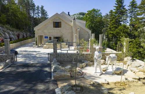Makarska Hotel | Planinarski dom Vošac