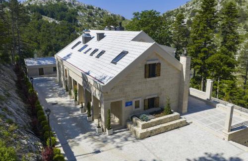 Makarska Hotel | Planinarski dom Vošac