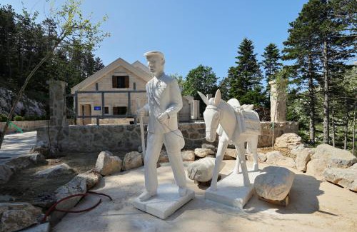 Makarska Hotel | Planinarski dom Vošac