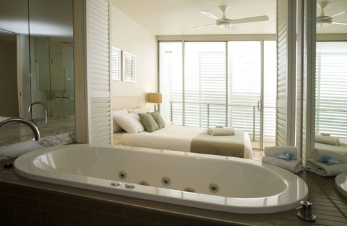 Rainbow Beach Hotel | Plantation Resort at Rainbow