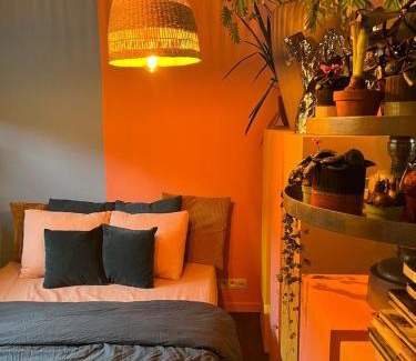 Poelkapelle Apartment | Plantkot, a cozy apartment full of plants of tinykot