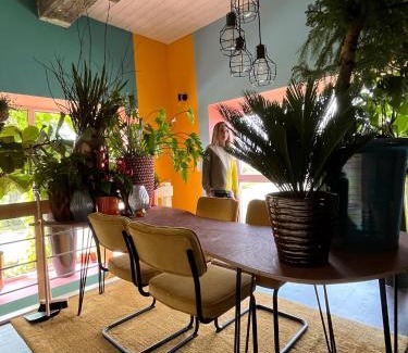 Poelkapelle Apartment | Plantkot, a cozy apartment full of plants of tinykot