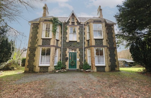 Caernarfon Cottage | PLAS DOROTHEA, pet friendly, character holiday cottage in Penygroes