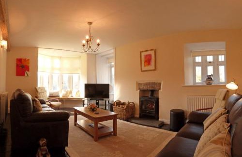 Derwenlas House | Plas Rhiwlas