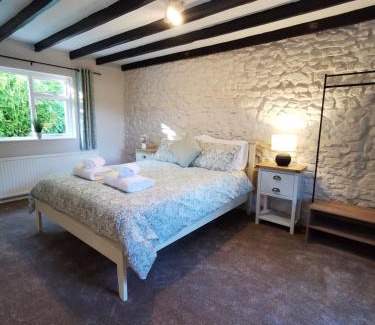 Pentrefelin House | Plasbach Cottage