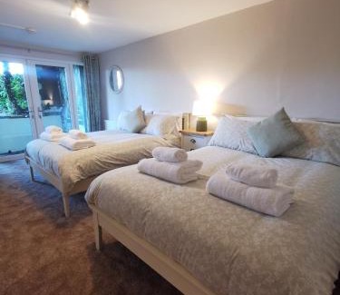 Pentrefelin House | Plasbach Cottage