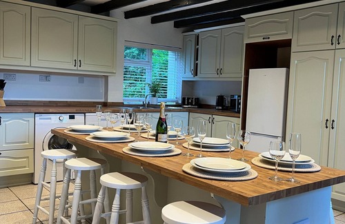 Pentrefelin Cottage | Plasbach Cottage is the perfect family getaway in the Countryside.