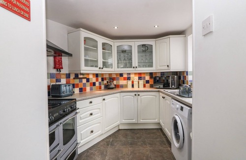 Llandudno Junction Cottage | PLATFORM 13 RAILWAY COTTAGE, pet friendly in Llandudno Junction