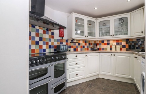 Llandudno Junction Cottage | PLATFORM 13 RAILWAY COTTAGE, pet friendly in Llandudno Junction