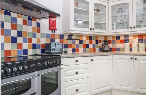 Llandudno Junction Cottage | PLATFORM 13 RAILWAY COTTAGE, pet friendly in Llandudno Junction