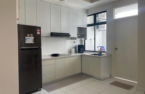Taman Tampoi Indah Apartment | Platino Comfort Suite