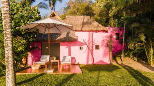 Costa Careyes Hotel | Playa Rosa Bungalows Careyes