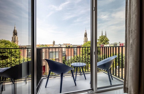 Delft Apartment | Playful and luxurious apartment in heart of Delft.