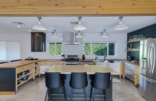 Chandler House | Playhouse Pool, Pickleball, Basketball, Axe Throwi