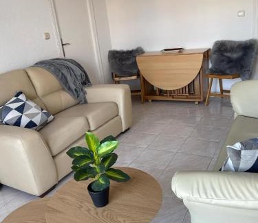 Aguilas Apartment | Plaza De Robles Vives