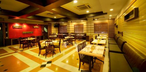 Gopalapuram Hotel | Plaza Inn