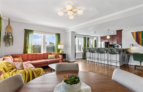 Kansas City Condo | Plaza Scenic - Walk to Nelson + Plaza +Streetcar