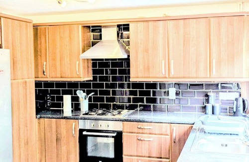 Thamesmead East House | Pleasant 4-bedroom house with WiFi in Erith