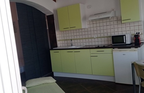 Port-la-Nouvelle Apartment | Pleasant apartment with courtyard and air conditioning