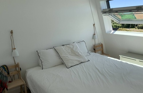 Plouharnel House | Pleasant, bright house - village center - sleeps 10