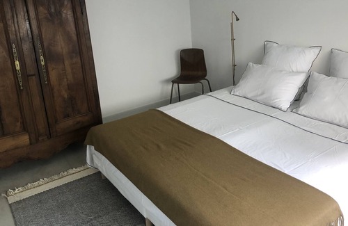 Plouharnel House | Pleasant, bright house - village center - sleeps 10