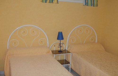 Lacanau Hotel | Pleasant detached house located on a garden with a villa for rent