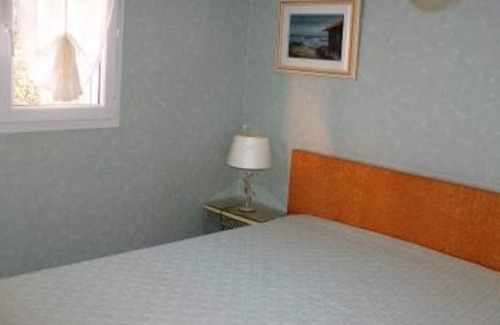 Lacanau Hotel | Pleasant detached house located on a garden with a villa for rent
