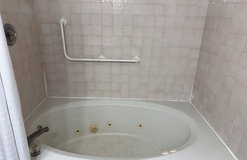 Lockport Hotel | Pleasant Hill Motel