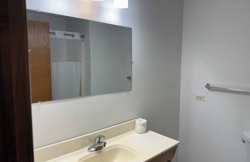 Lockport Hotel | Pleasant Hill Motel