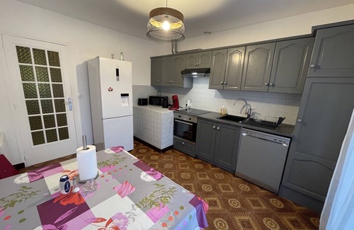 Chelles House | Pleasant house with garage
