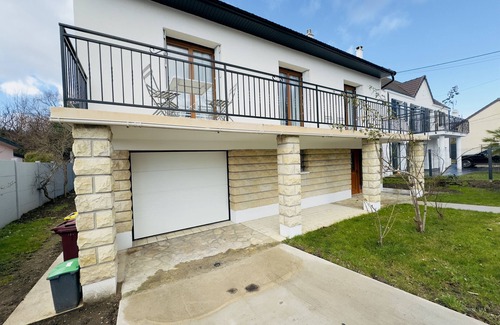 Chelles House | Pleasant house with garage