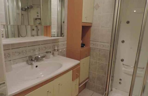 Plobannalec-Lesconil Apartment | Pleasant recent 2-bedroom apartment on the port