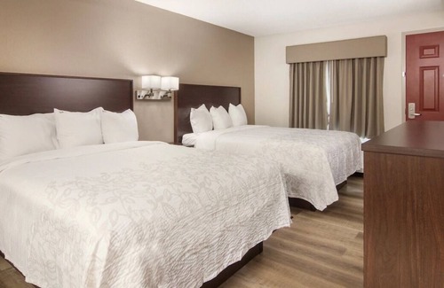 Erie House | Pleasant Stay, Convenient Location, Pets Allowed