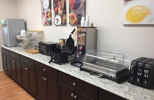 Window Rock Hotel | Pleasant Stay! Free Breakfast, Parking, Pets Allowed, Near Cultural Center!