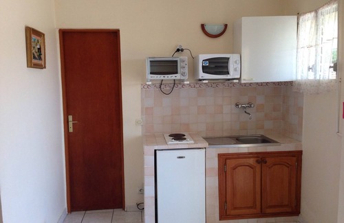 Le Carbet Apartment | Pleasant STUDIO conditioning. CARBET in the North Caribbean ds ds 1 ventilated place quiet WIFI