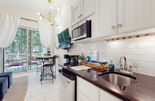 Baytowne Wharf Apartment | Pleasant studio with shared pool, hot tub, Onsite Golf, Shopping