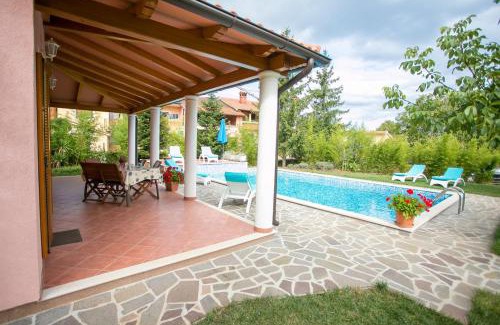 Laginji Villa | Pleasant Villa Valmonida with Pool, Sauna, Gym and BBQ