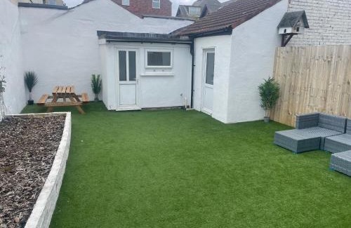South Shore House | Pleasure Beach View