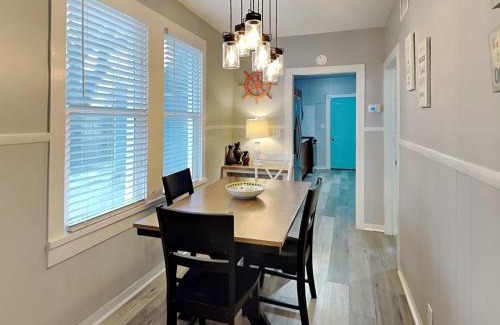 Galveston House | Pleasure Pier Retreat Manor