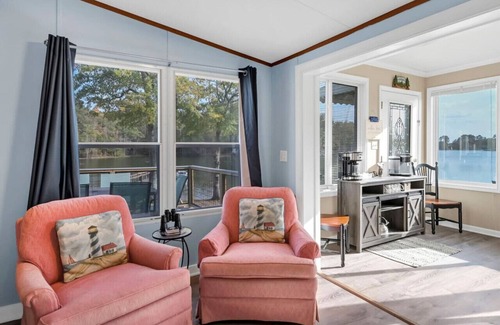 Chapin Apartment | Plum Beautiful | 3 Kings & Hot Tub on Lake Murray