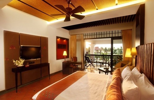 Vayalar Resort | Plumeria Lake Resort & Spa