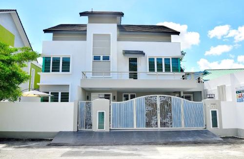 George Town Villa | Plumeria Luxury Service Villa